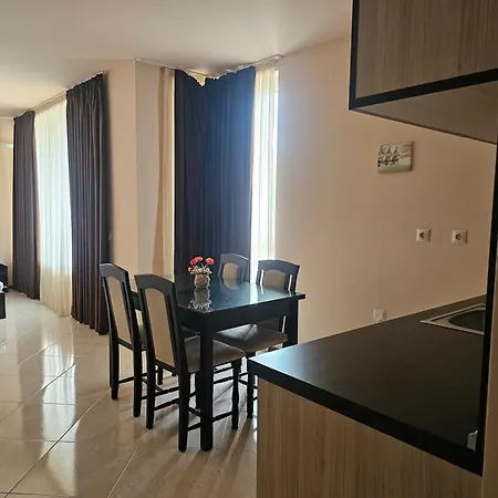 Olympia Complex アパートホテル 2*