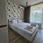 מלון דירות Olympia Complex 2*
