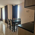 Olympia Complex מלון דירות 2*