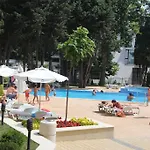 מלון דירות Olympia Complex 2*